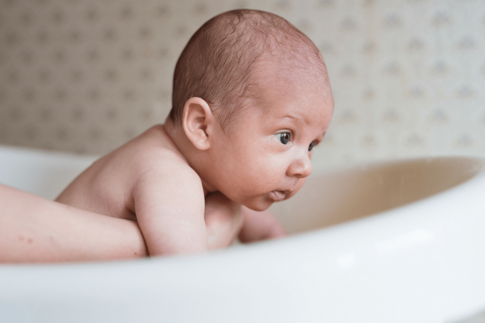 11 Tips to Make Bathing a Newborn Both Easy &  Special ...