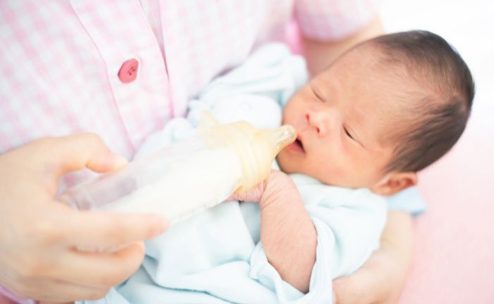 5 Serious reasons baby spit up breast milk but not formula