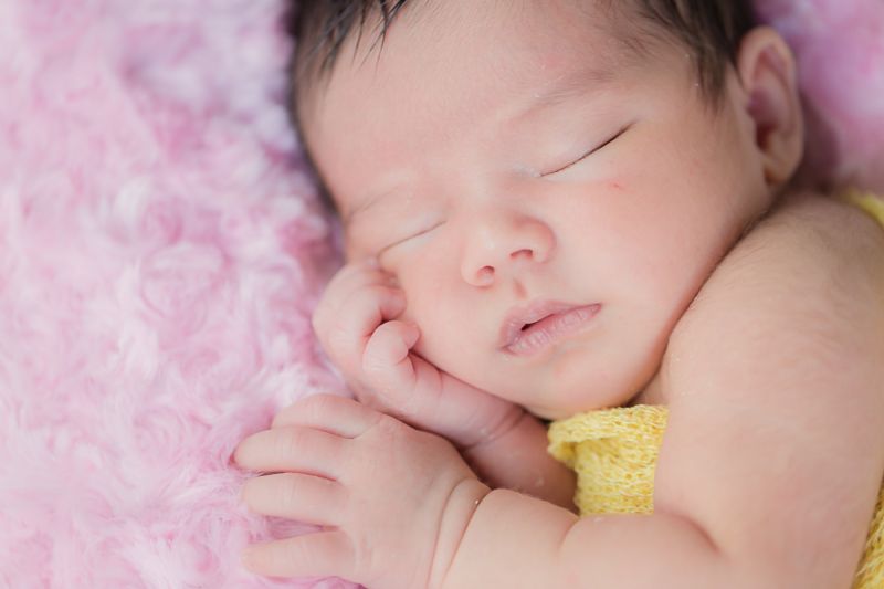 6 Safe &  Easy Newborn Photography Tips