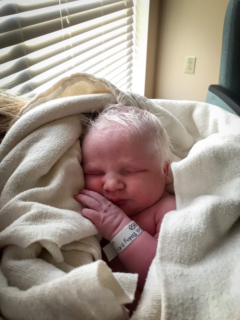 Â» Newborn with shocking bright white hair takes internet by storm