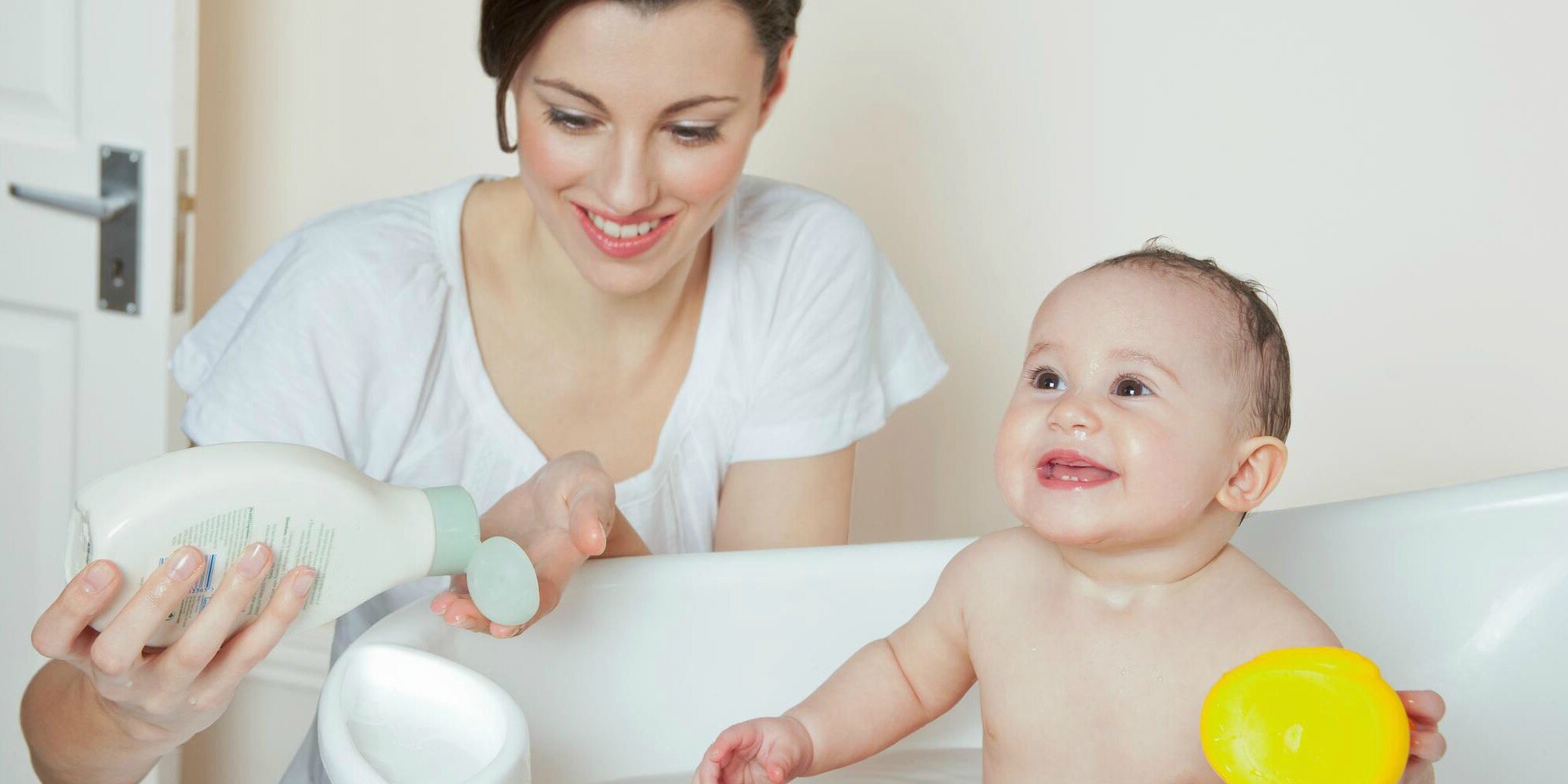 Bathing A Newborn: Guide To All Baby Bath Types