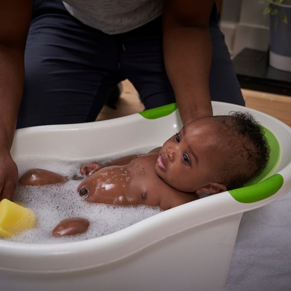 Bathing your newborn baby
