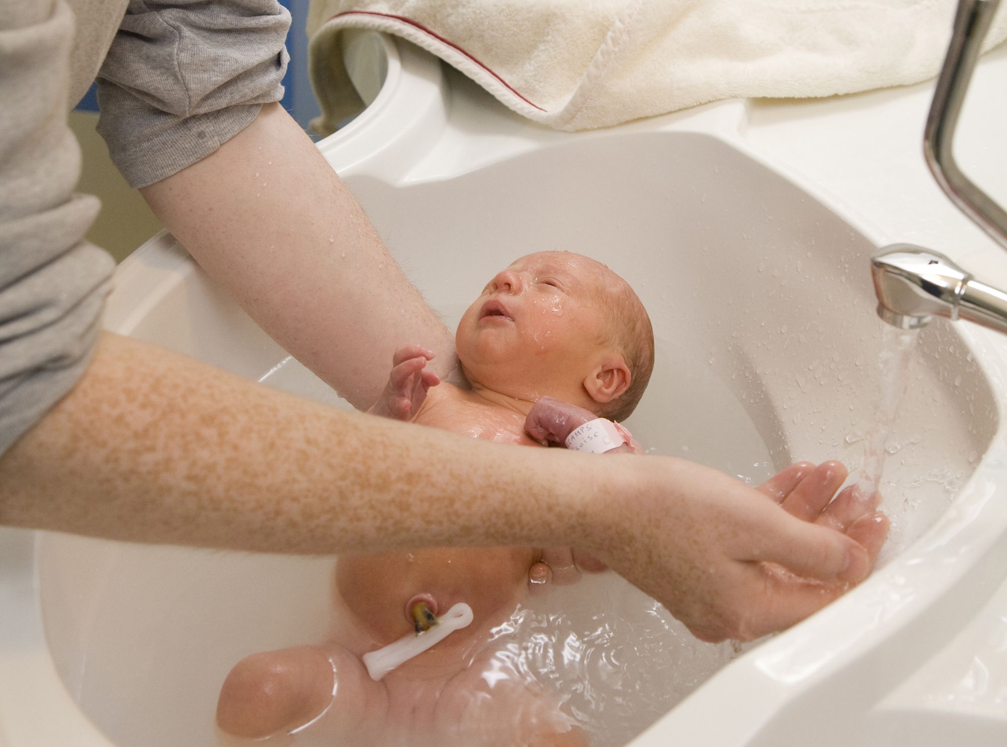 How Do I Give My Premature Baby a Bath?