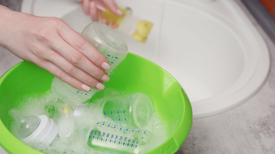 How To Clean Your Baby Bottles In 6 Simple Steps