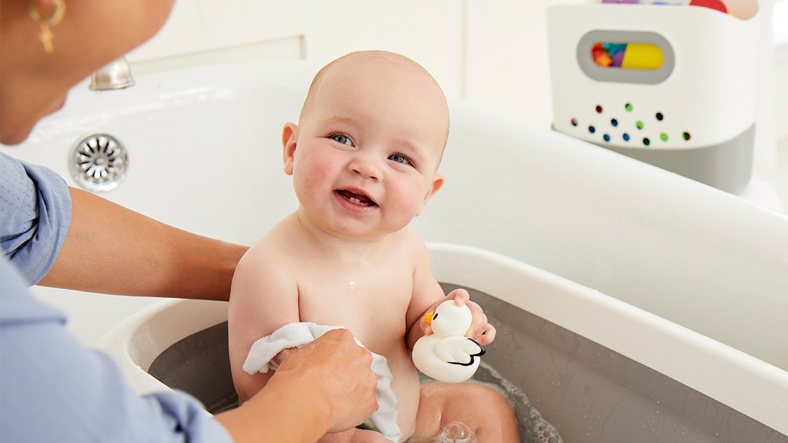 How to Give Bath to Baby in Winters