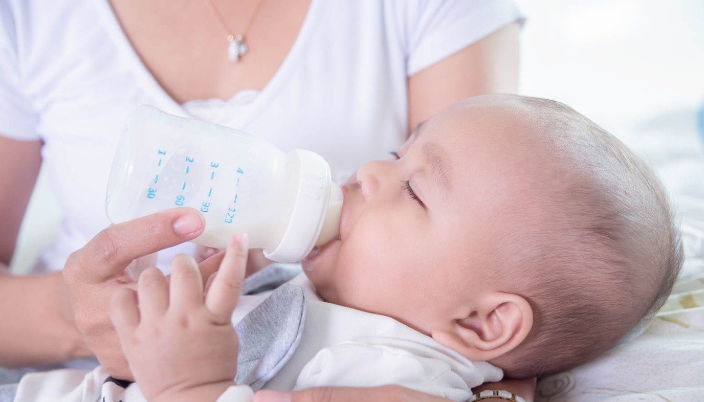 How To Introduce Formula to a Breastfed Baby
