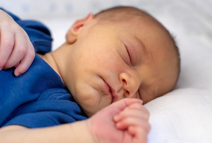 Jaundice in Newborns: Treatment and Care at Home