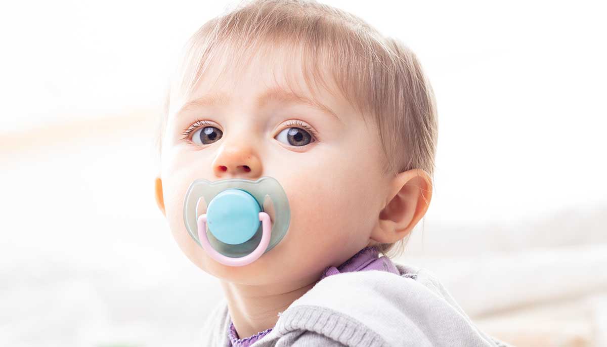 Should You Give Your Baby a Pacifier? Pros and Cons ...