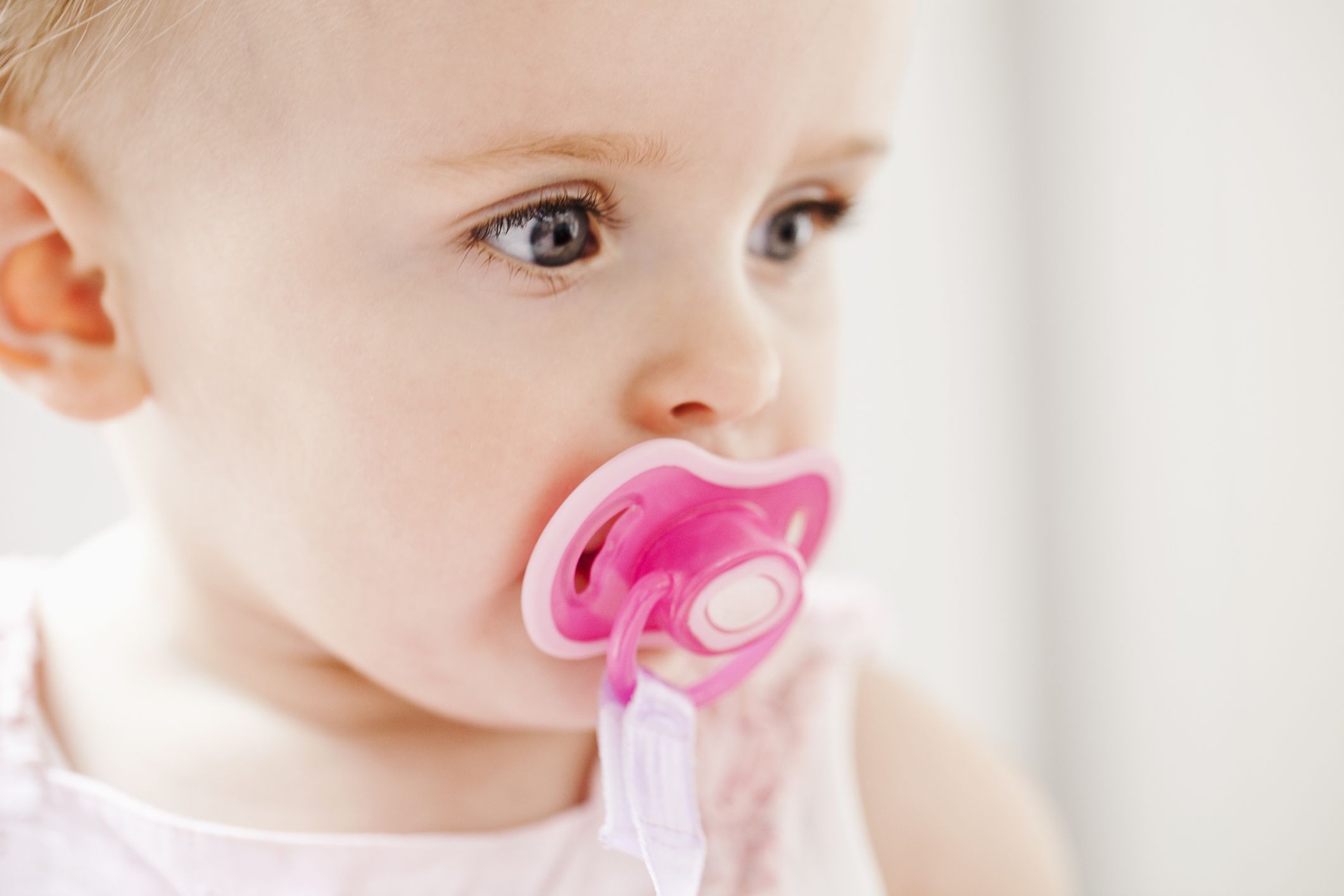 Should You Give Your Breastfed Baby a Pacifier?