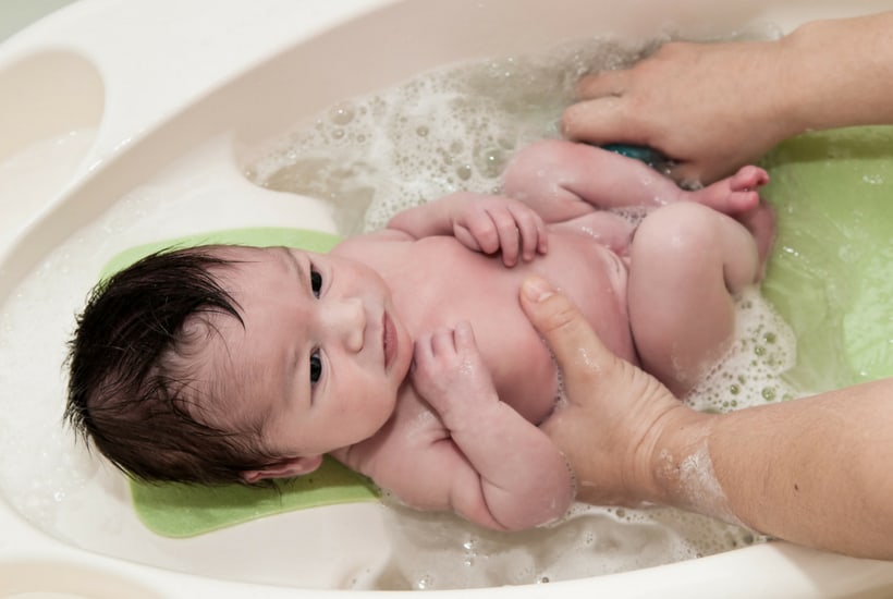 The Ultimate Guide for How to Bathe a Baby