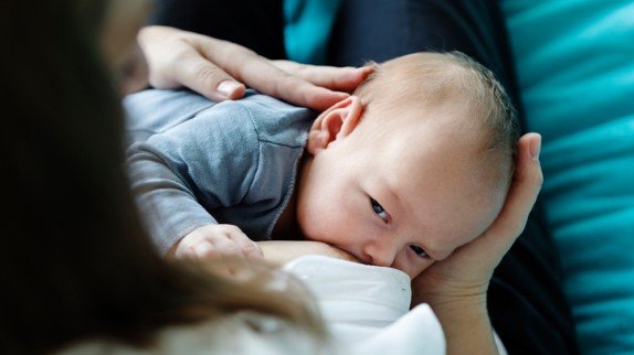 What Does Breastfeeding Feel Like? Moms Share What Nursing Feels Like ...