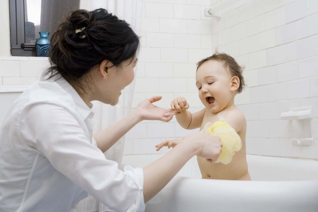 What Temperature Should You Make Bath Water for a Baby ...
